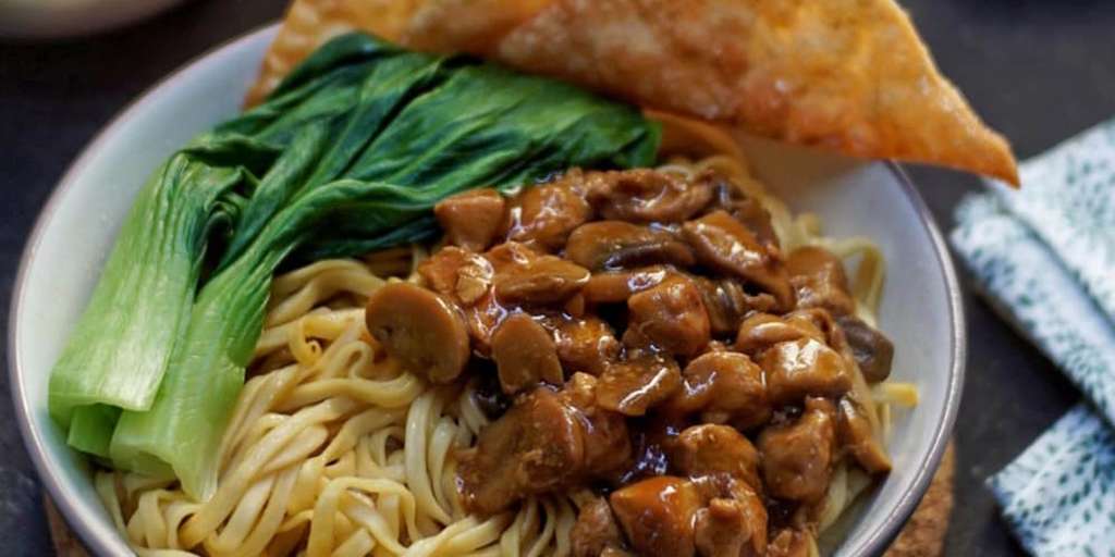 Mie Ayam Ceker Pangsit AW: Rahasia Rasa yang Menggoda di Jantung Cilacap